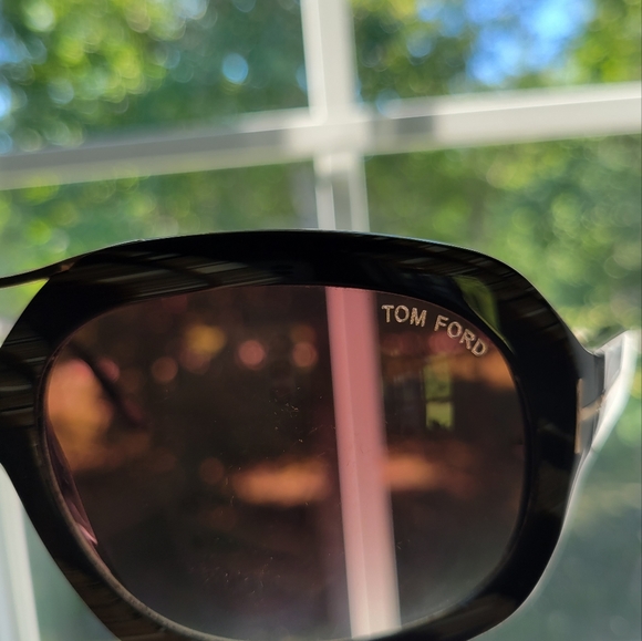 TOM FORD Camilla (unisex) sunglasses in tortoise and gold (2000s) collection - Picture 12 of 17